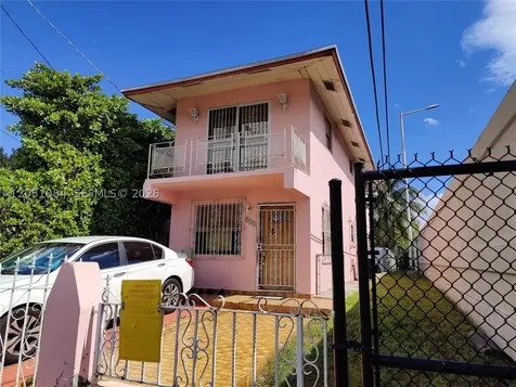 945 NW 19th Avenue Miami FL 33125