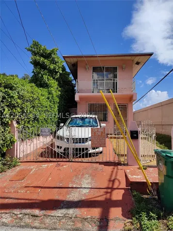 945 NW 19th Avenue Miami FL 33125