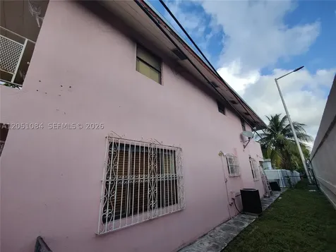 945 NW 19th Avenue Miami FL 33125