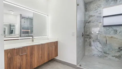 8900 NW 161st Terrace Miami Lakes FL 33018
