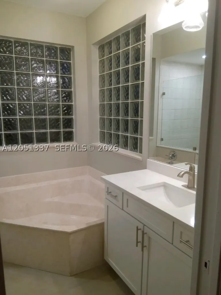 9367 Lake Serena Boca Raton FL 33496
