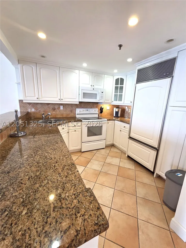2625 Collins Avenue Miami Beach FL 33140