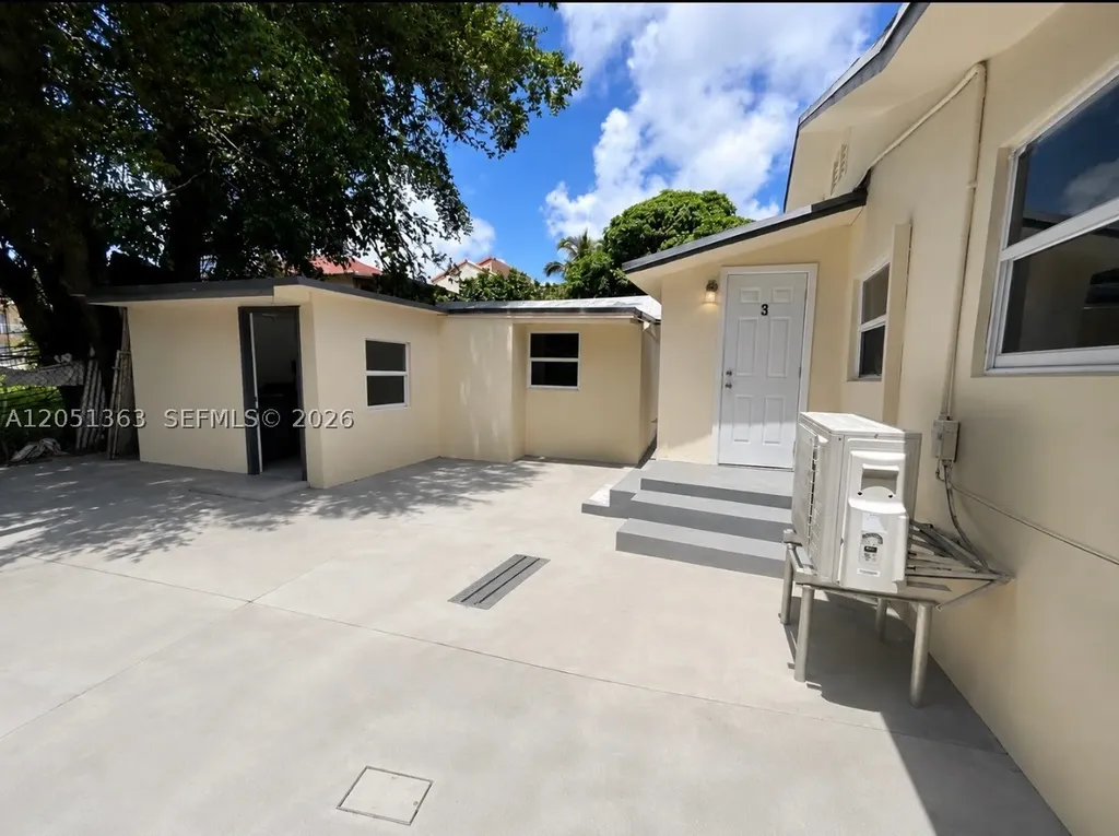 1872 NW 1st Street Miami FL 33125