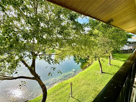 15430 SW 82 Lane Miami FL 33193