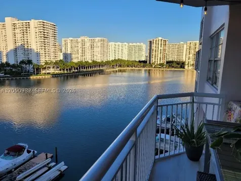 18081 Biscayne Boulevard Aventura FL 33160