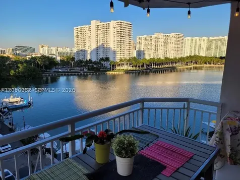 18081 Biscayne Boulevard Aventura FL 33160