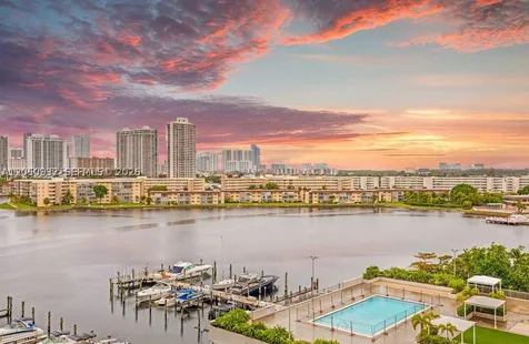 18081 Biscayne Boulevard Aventura FL 33160