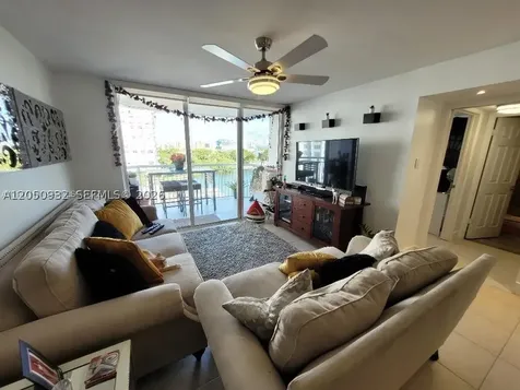18081 Biscayne Boulevard Aventura FL 33160