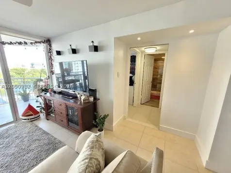 18081 Biscayne Boulevard Aventura FL 33160