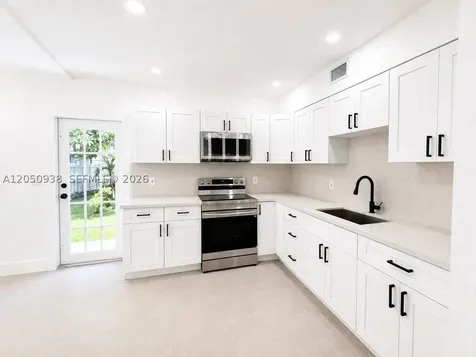 7239 NW 3rd Street Miami FL 33126