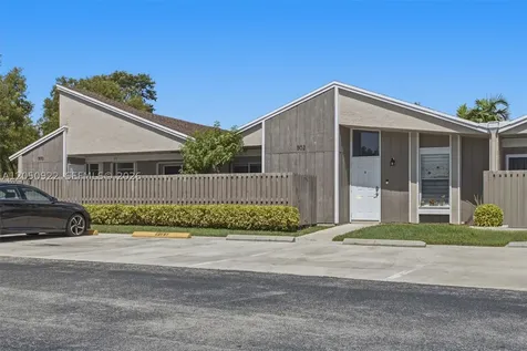 502 Woodgate Circle Sunrise FL 33326