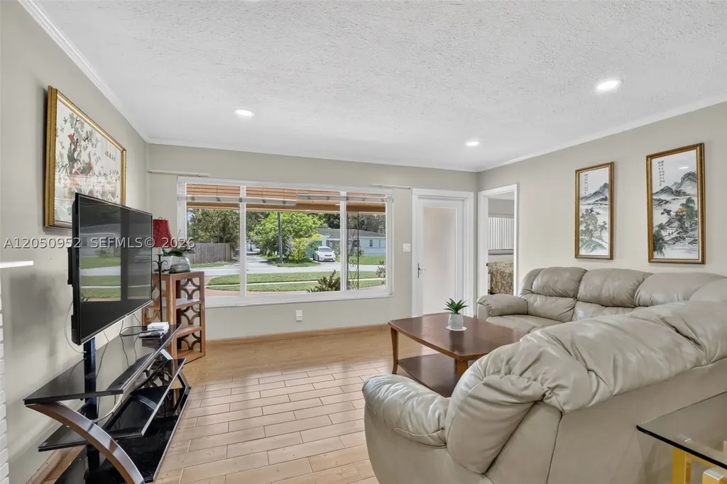 206 N 32nd Avenue Hollywood FL 33021