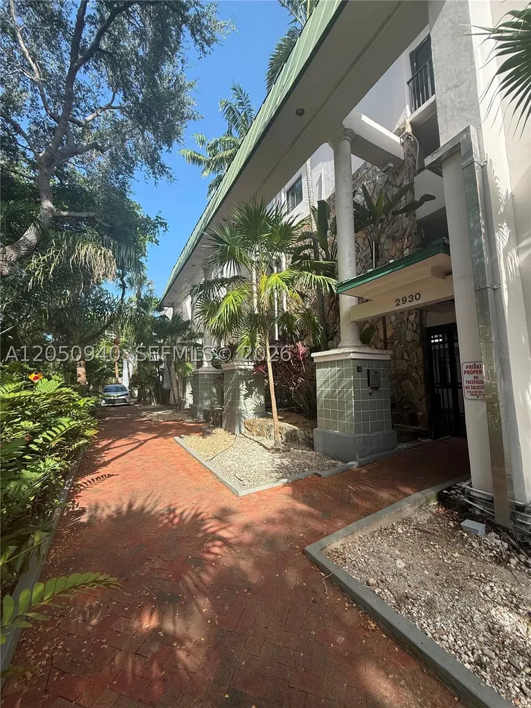 2924 Day Avenue Miami FL 33133
