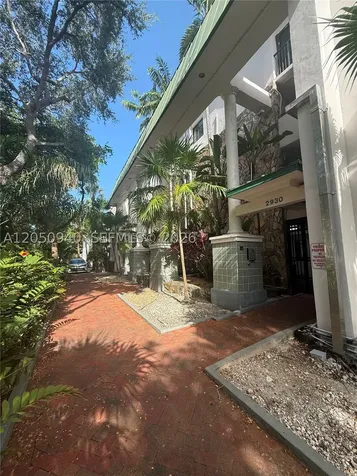 2924 Day Avenue Miami FL 33133