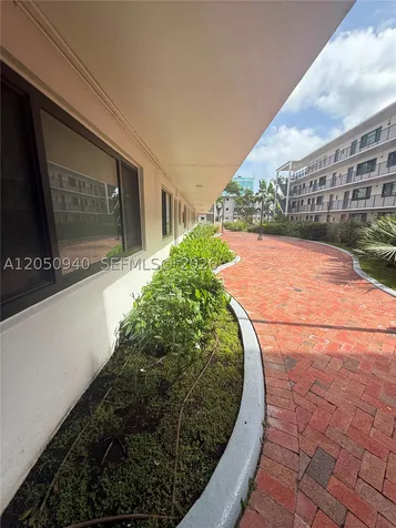 2924 Day Avenue Miami FL 33133