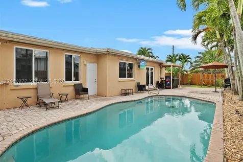 2251 NW 87th Avenue Pembroke Pines FL 33024