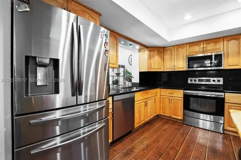 2251 NW 87th Avenue Pembroke Pines FL 33024