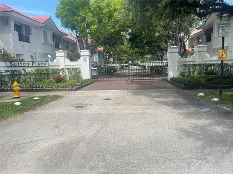 6853 SW 89th Terrace Pinecrest FL 33156