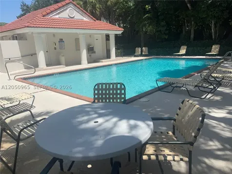6853 SW 89th Terrace Pinecrest FL 33156