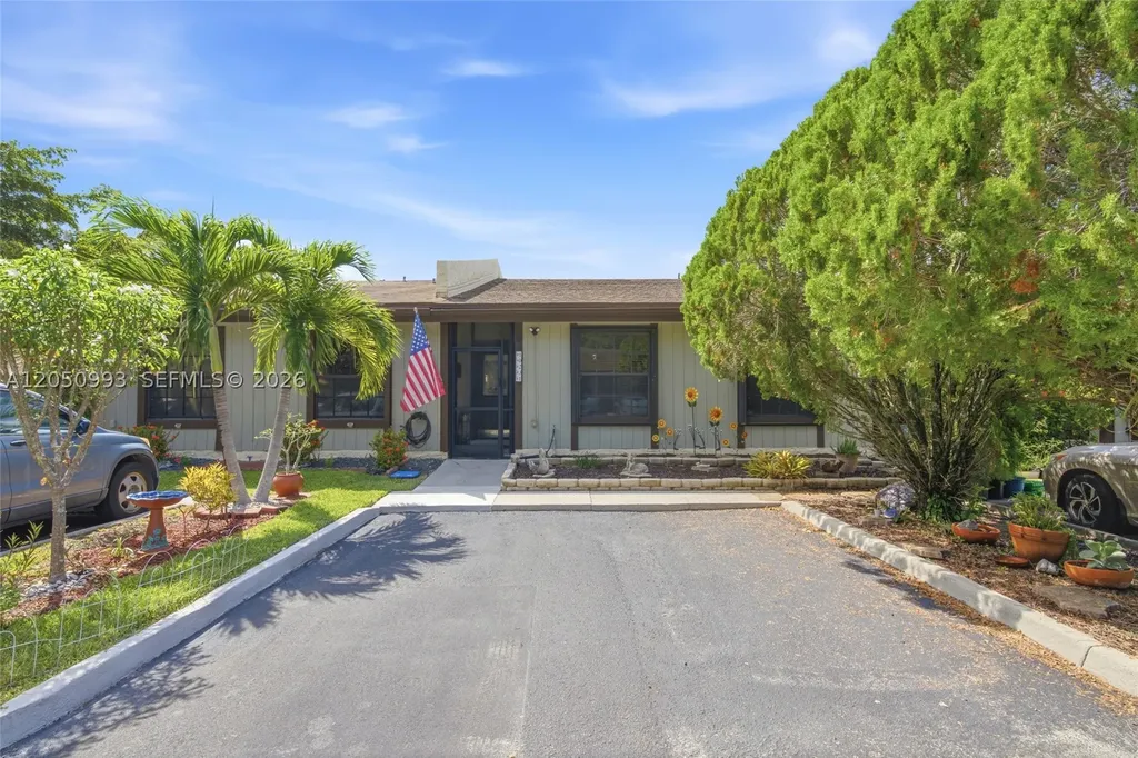 10231 Buttercup Court Pembroke Pines FL 33026