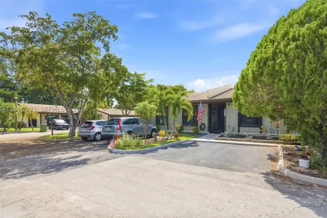 10231 Buttercup Court Pembroke Pines FL 33026
