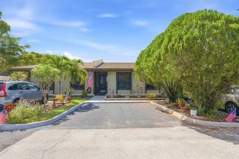 10231 Buttercup Court Pembroke Pines FL 33026