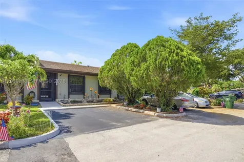 10231 Buttercup Court Pembroke Pines FL 33026