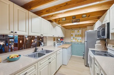 10231 Buttercup Court Pembroke Pines FL 33026