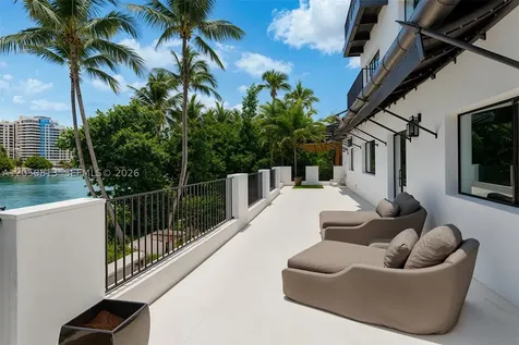 5401 Pine Tree Drive Miami Beach FL 33140