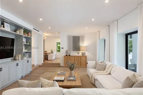 5401 Pine Tree Drive Miami Beach FL 33140