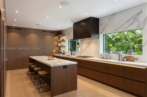 5401 Pine Tree Drive Miami Beach FL 33140