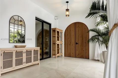 5401 Pine Tree Drive Miami Beach FL 33140