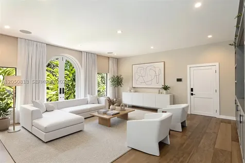 5401 Pine Tree Drive Miami Beach FL 33140