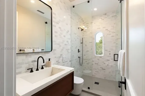 5401 Pine Tree Drive Miami Beach FL 33140