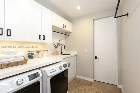 5401 Pine Tree Drive Miami Beach FL 33140