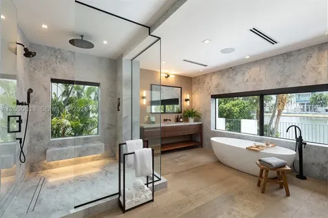 5401 Pine Tree Drive Miami Beach FL 33140