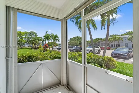 213 N Oakridge N Deerfield Beach FL 33442