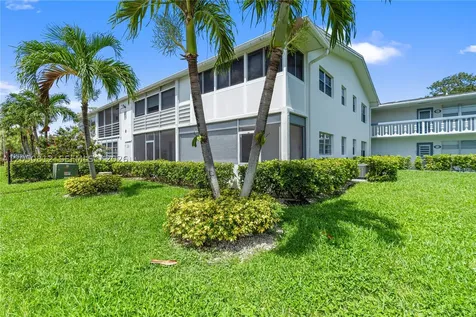 213 N Oakridge N Deerfield Beach FL 33442