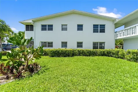 213 N Oakridge N Deerfield Beach FL 33442