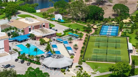 213 N Oakridge N Deerfield Beach FL 33442