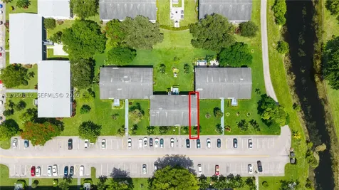213 N Oakridge N Deerfield Beach FL 33442