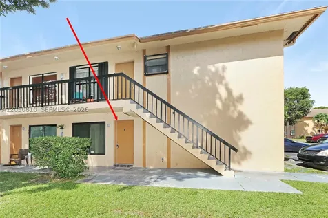 2530 W 67th Place Hialeah FL 33016