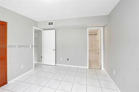2530 W 67th Place Hialeah FL 33016