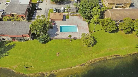 2530 W 67th Place Hialeah FL 33016