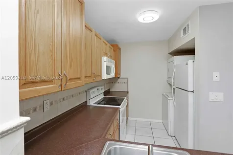 2530 W 67th Place Hialeah FL 33016