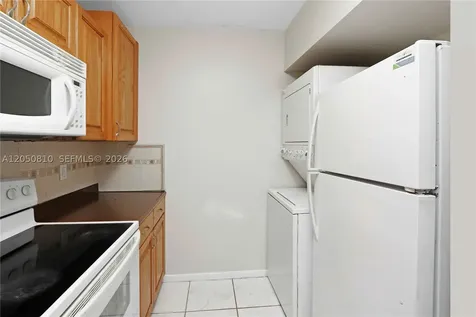 2530 W 67th Place Hialeah FL 33016