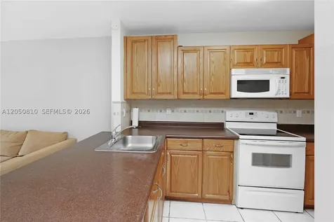 2530 W 67th Place Hialeah FL 33016