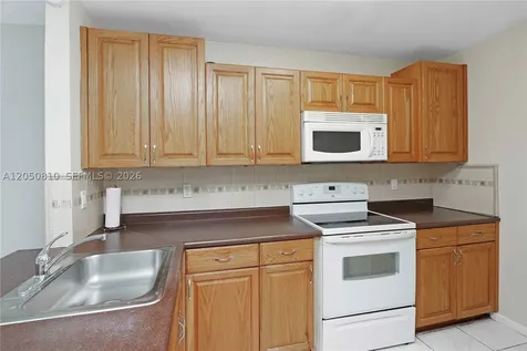 2530 W 67th Place Hialeah FL 33016