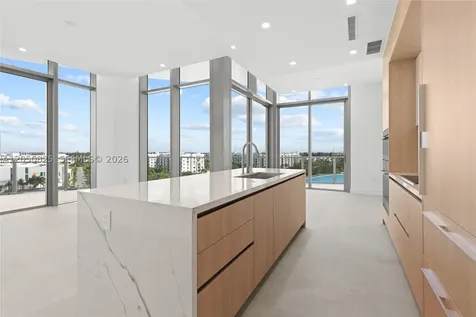2411 Laguna Creek Miami FL 33181