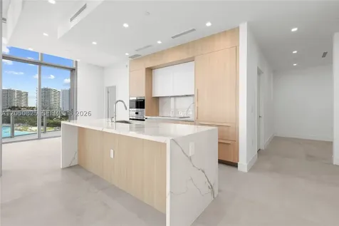 2411 Laguna Creek Miami FL 33181
